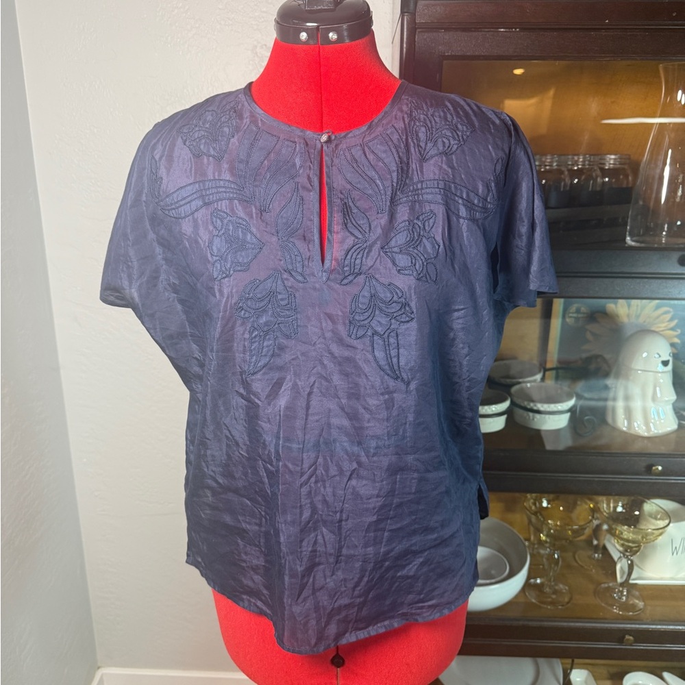 Banana Republic Silk Blend Navy Embroidered Short Sleeve Blouse Size XSP
